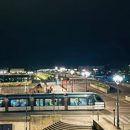 Au Bord De La Garonne Daire Bordeaux